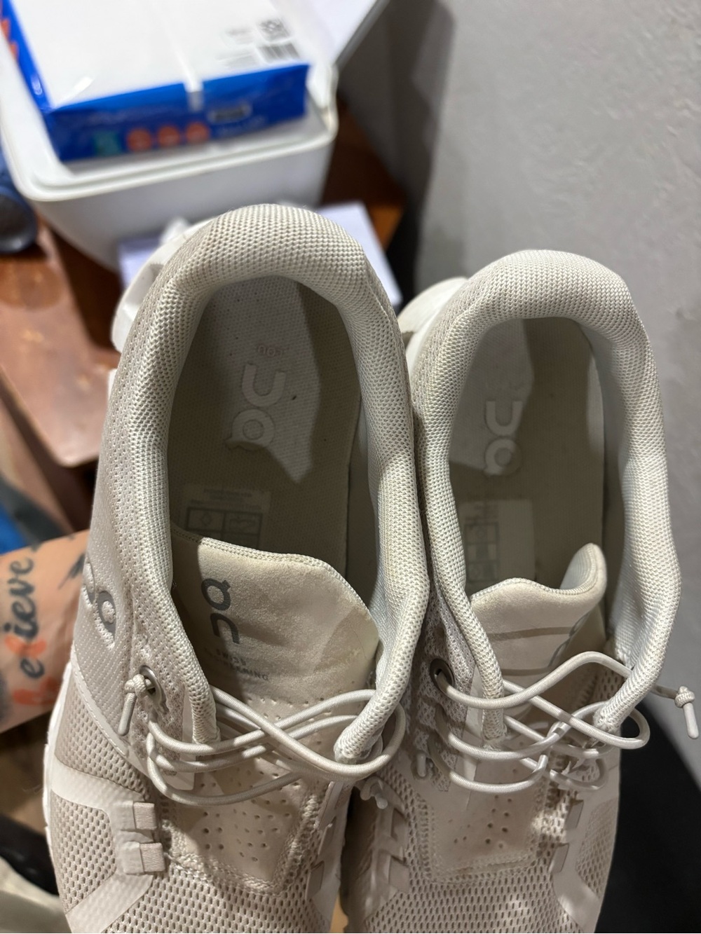 On Cloud Womens Cloud 5 White Running Workout Shoes Size 7 Mesh Low Top Swiss - Picture 3 of 7
